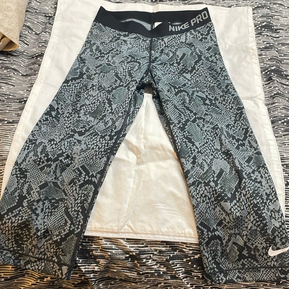 Women’s small Nike pro leggings